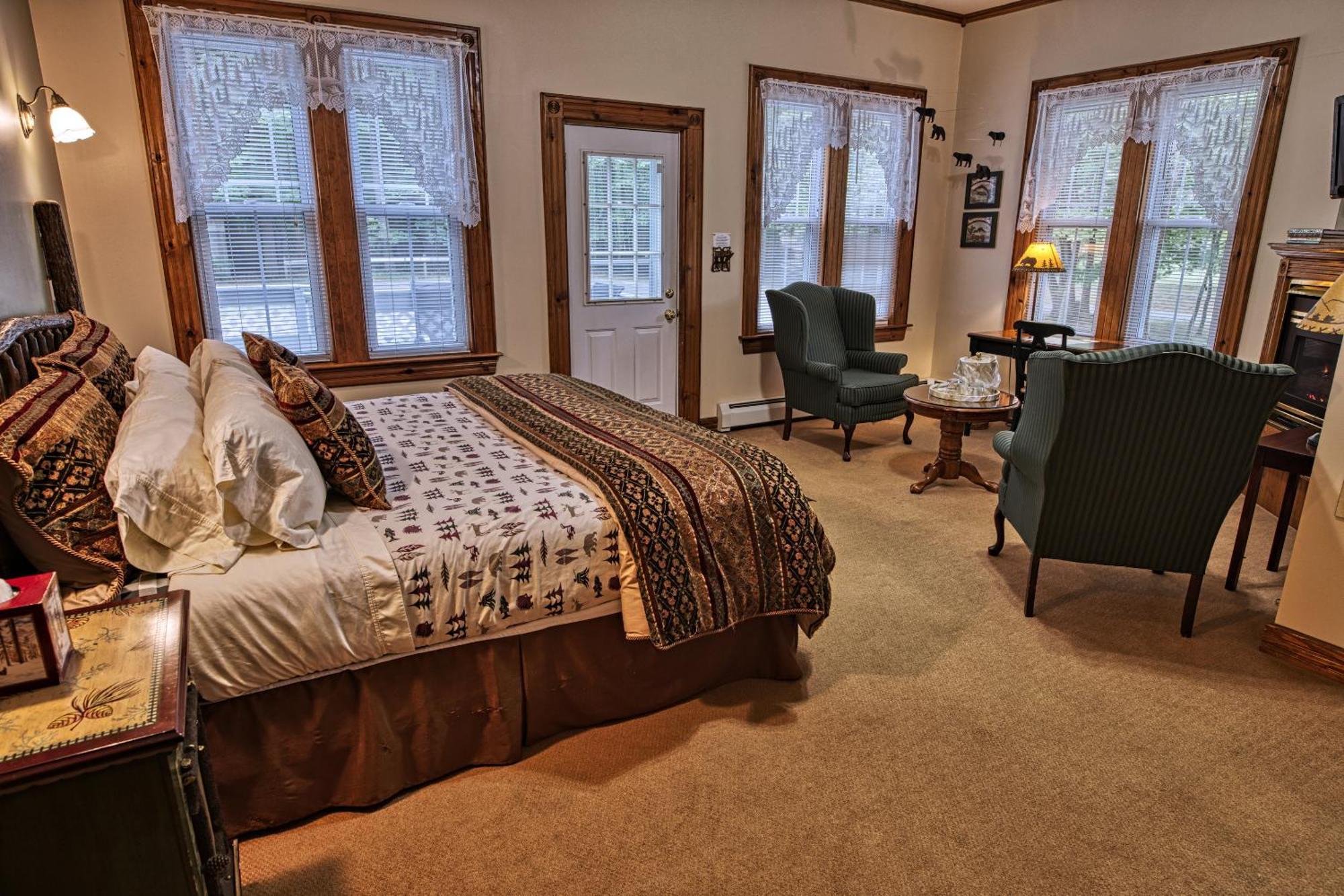 Rockwell Falls Inn And Wine Bar Lake Luzerne Номер фото