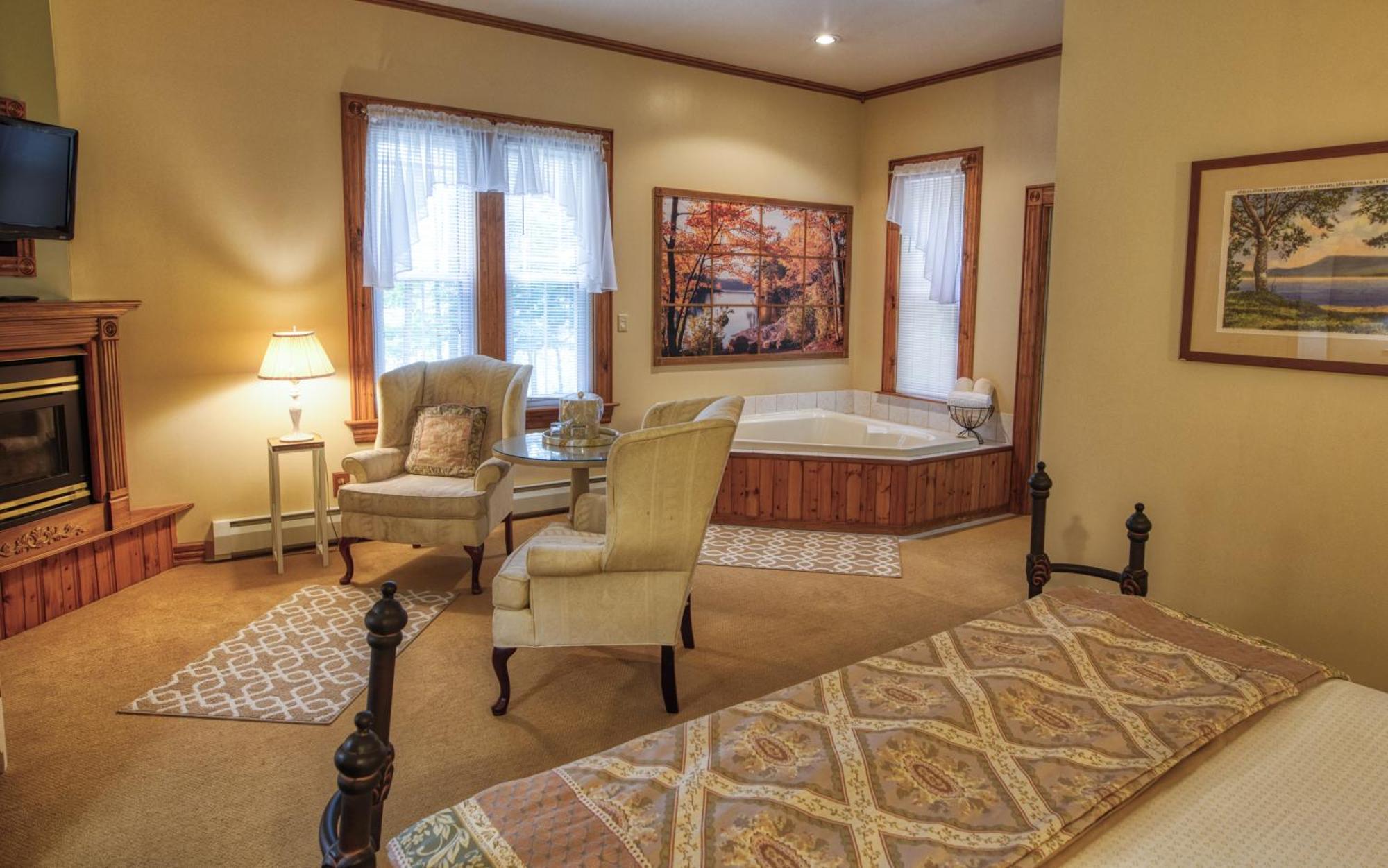 Rockwell Falls Inn And Wine Bar Lake Luzerne Экстерьер фото