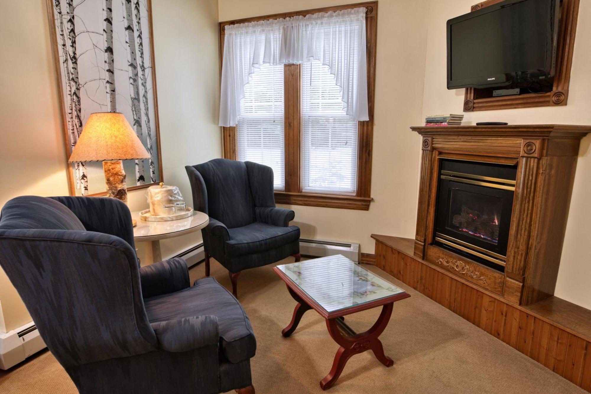 Rockwell Falls Inn And Wine Bar Lake Luzerne Номер фото