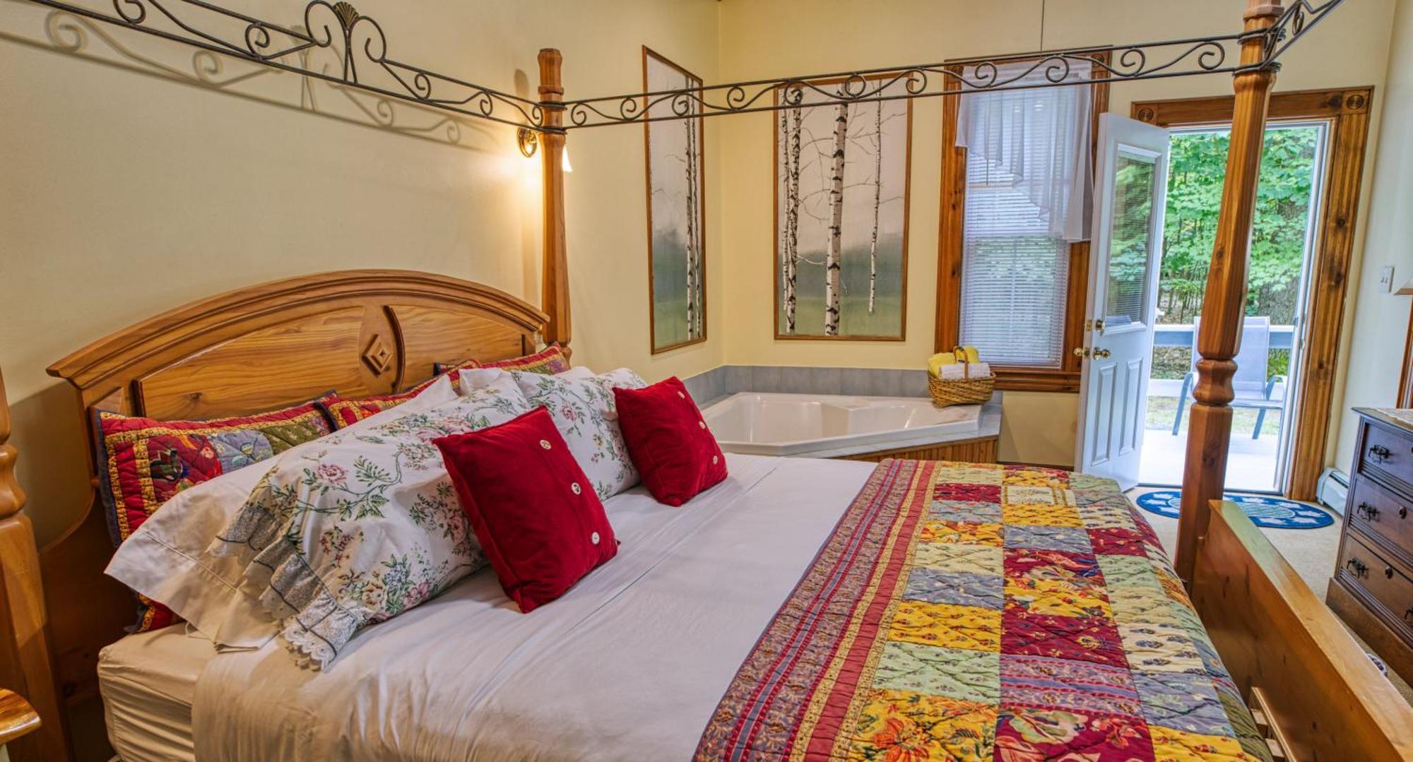 Rockwell Falls Inn And Wine Bar Lake Luzerne Номер фото