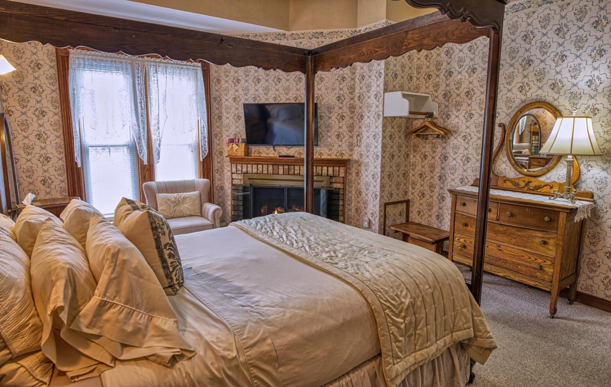 Rockwell Falls Inn And Wine Bar Lake Luzerne Номер фото