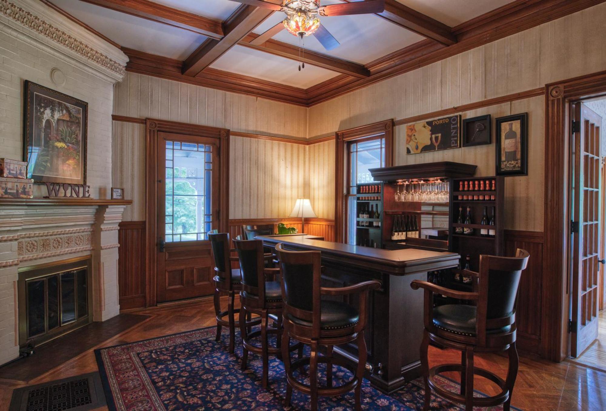 Rockwell Falls Inn And Wine Bar Lake Luzerne Экстерьер фото