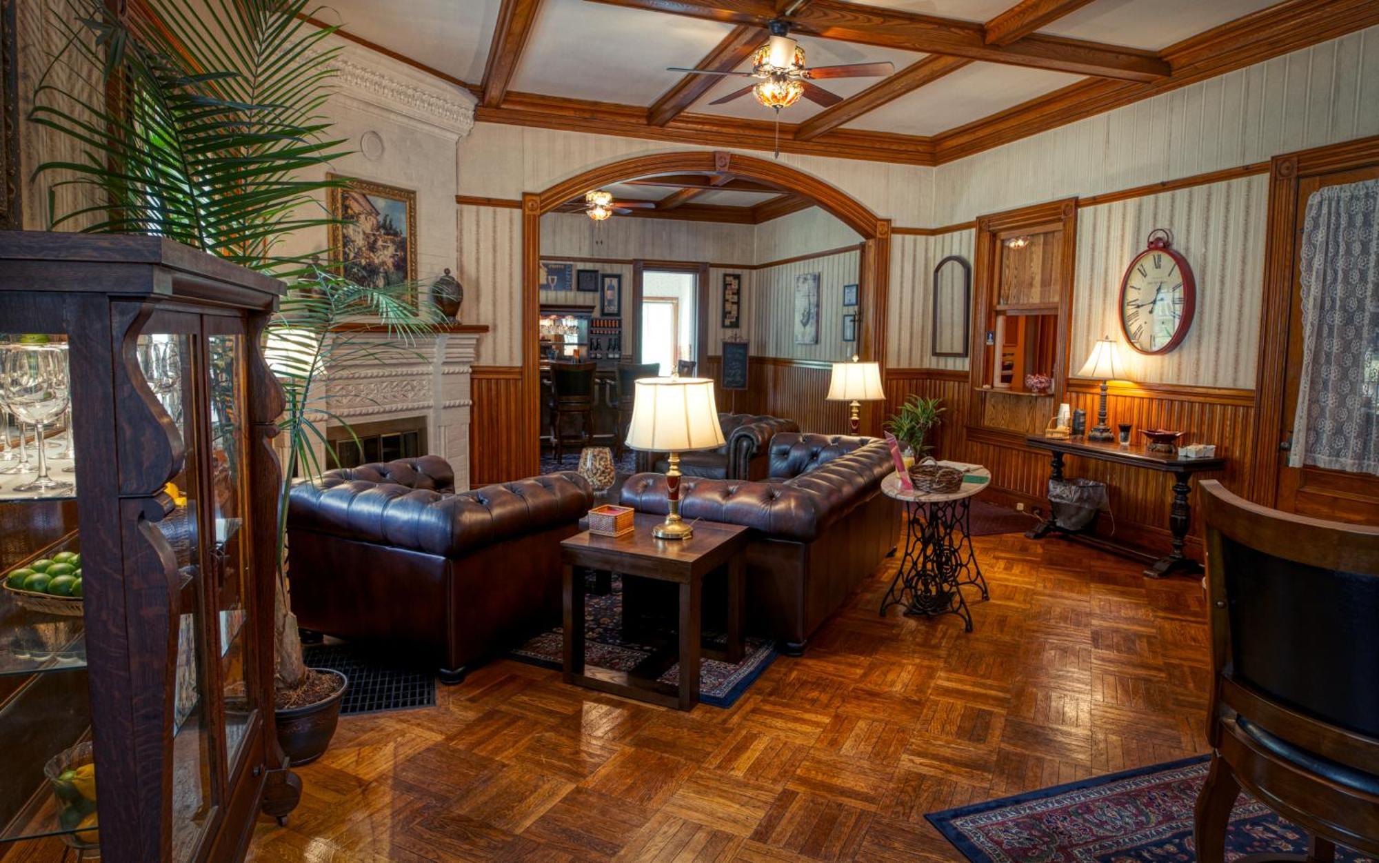 Rockwell Falls Inn And Wine Bar Lake Luzerne Экстерьер фото