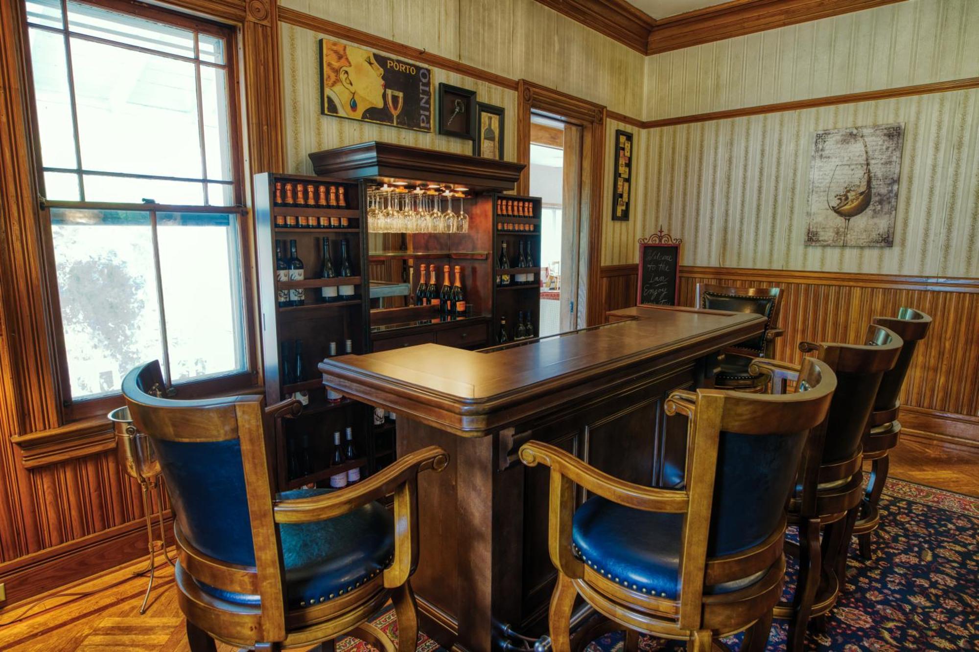 Rockwell Falls Inn And Wine Bar Lake Luzerne Экстерьер фото